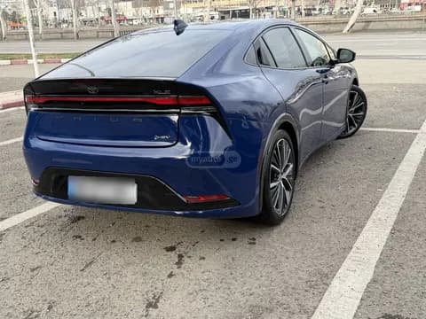 Toyota Prius 2023 купить в Москве